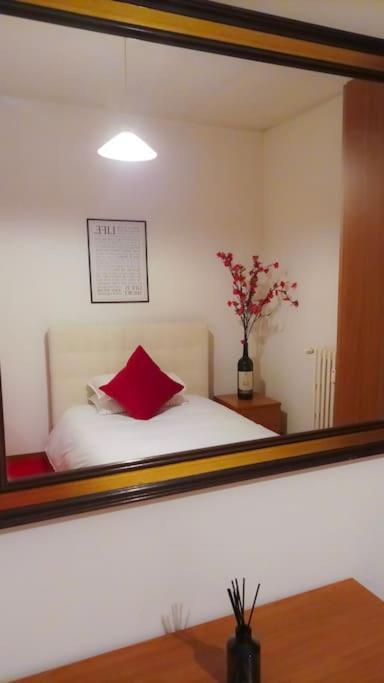 Unique & Beautiful Bedroom In Central Of Флоренция Экстерьер фото