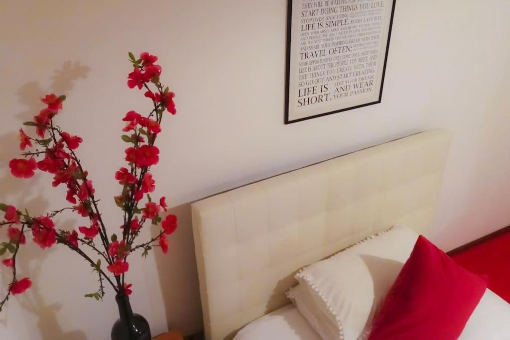 Unique & Beautiful Bedroom In Central Of Флоренция Экстерьер фото