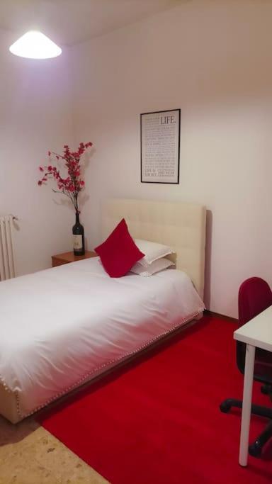 Unique & Beautiful Bedroom In Central Of Флоренция Экстерьер фото