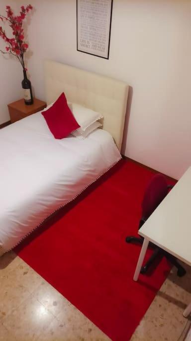 Unique & Beautiful Bedroom In Central Of Флоренция Экстерьер фото